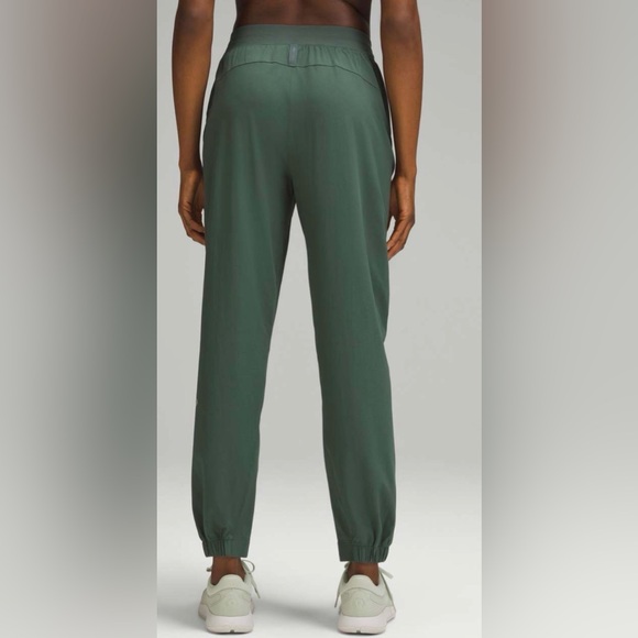 Lululemon License to Train High-Rise Pant Dark Forest Green Size 4 Zip Pockets - Picture 3 of 9